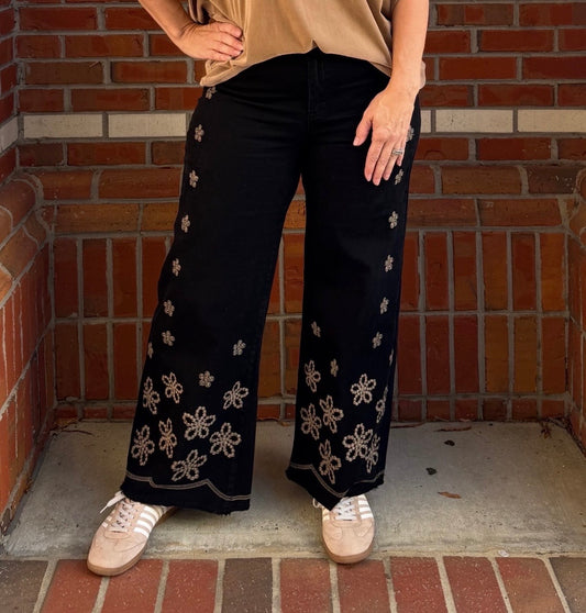 Midnight Rodeo – Easel Embroidered Wide-Leg Cropped Jeans