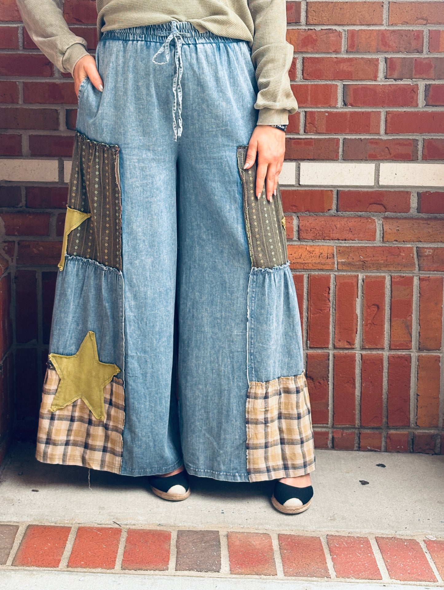 Stargazing & Strolling Easel Pants