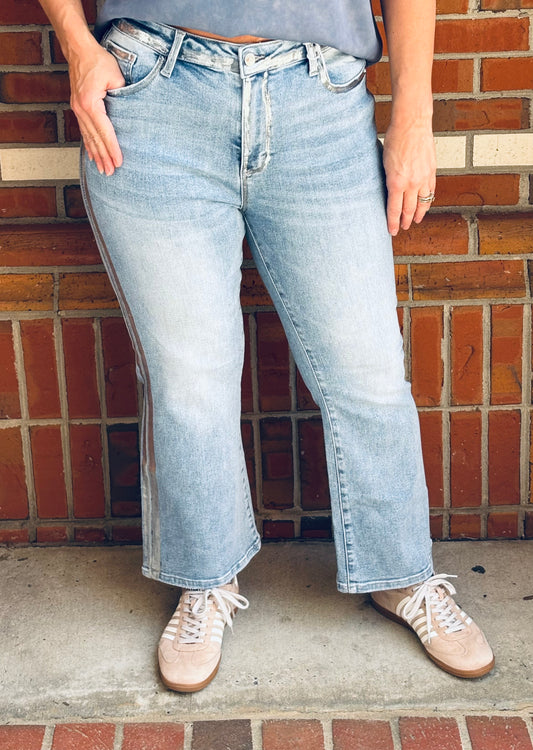 Shiny Happy People Mid-rise Kick Flare Judy Blue