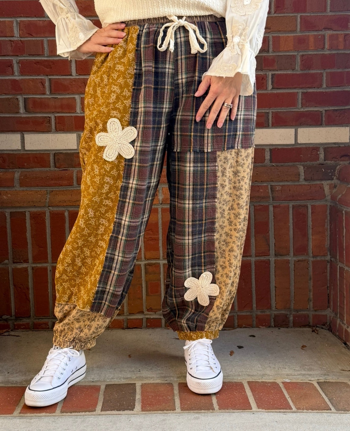 Patchwork Posies  – Easel Mixed Print Joggers